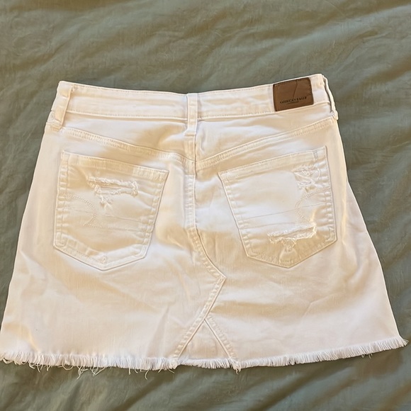 AMERICAN EAGLE WHITE MINI SKIRT - Picture 2 of 2